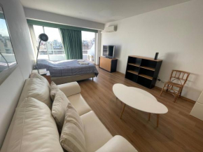 Studio Apartment on 13th Floor Above 9 de Julio Avenue